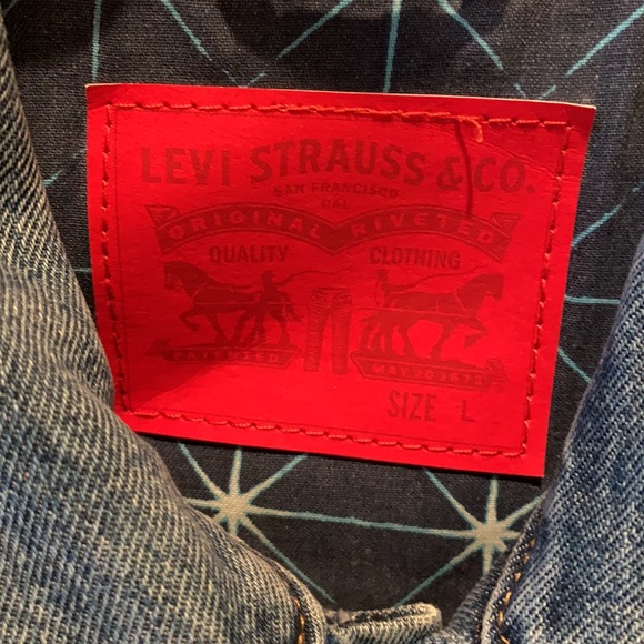 Levi’s Jean Jacket - Picture 3 of 6